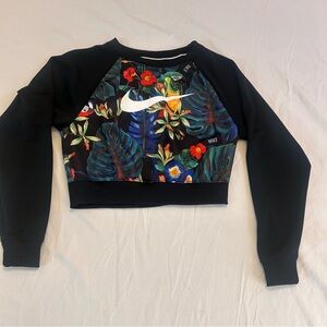 Nike Women's Black Floral Printed Pullover Crewneck Cropped Sweatshirt Xs